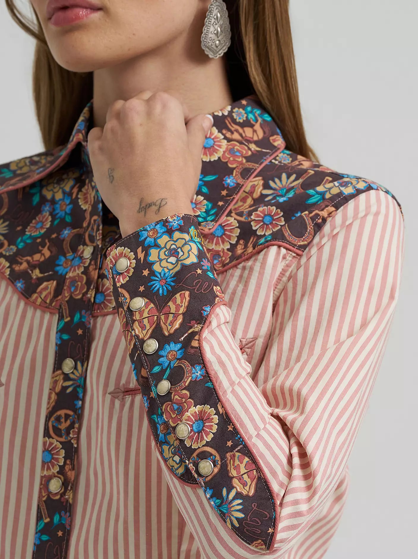 Lainey Wilson x Wrangler Prairie Print Shirt