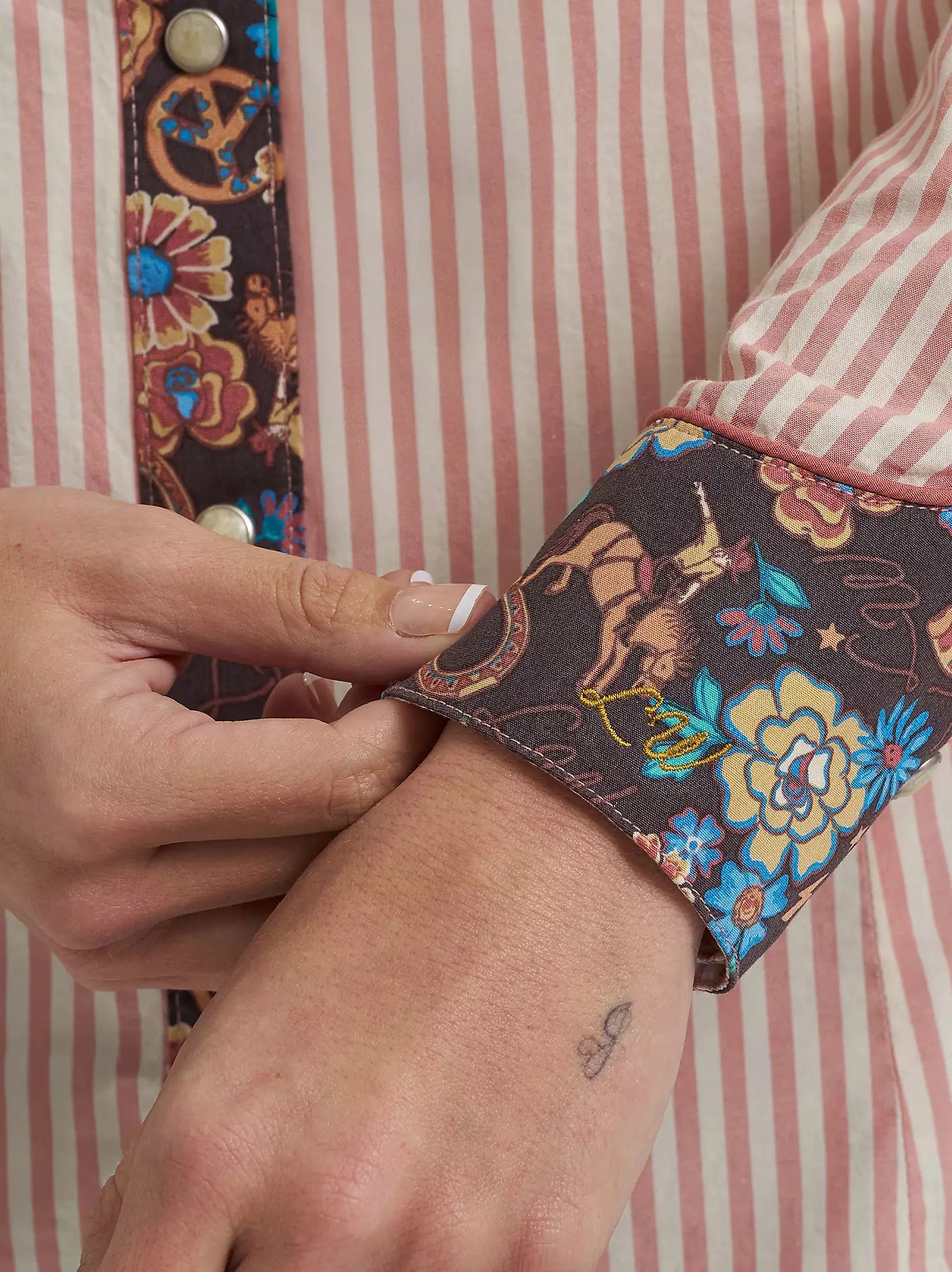 Lainey Wilson x Wrangler Prairie Print Shirt