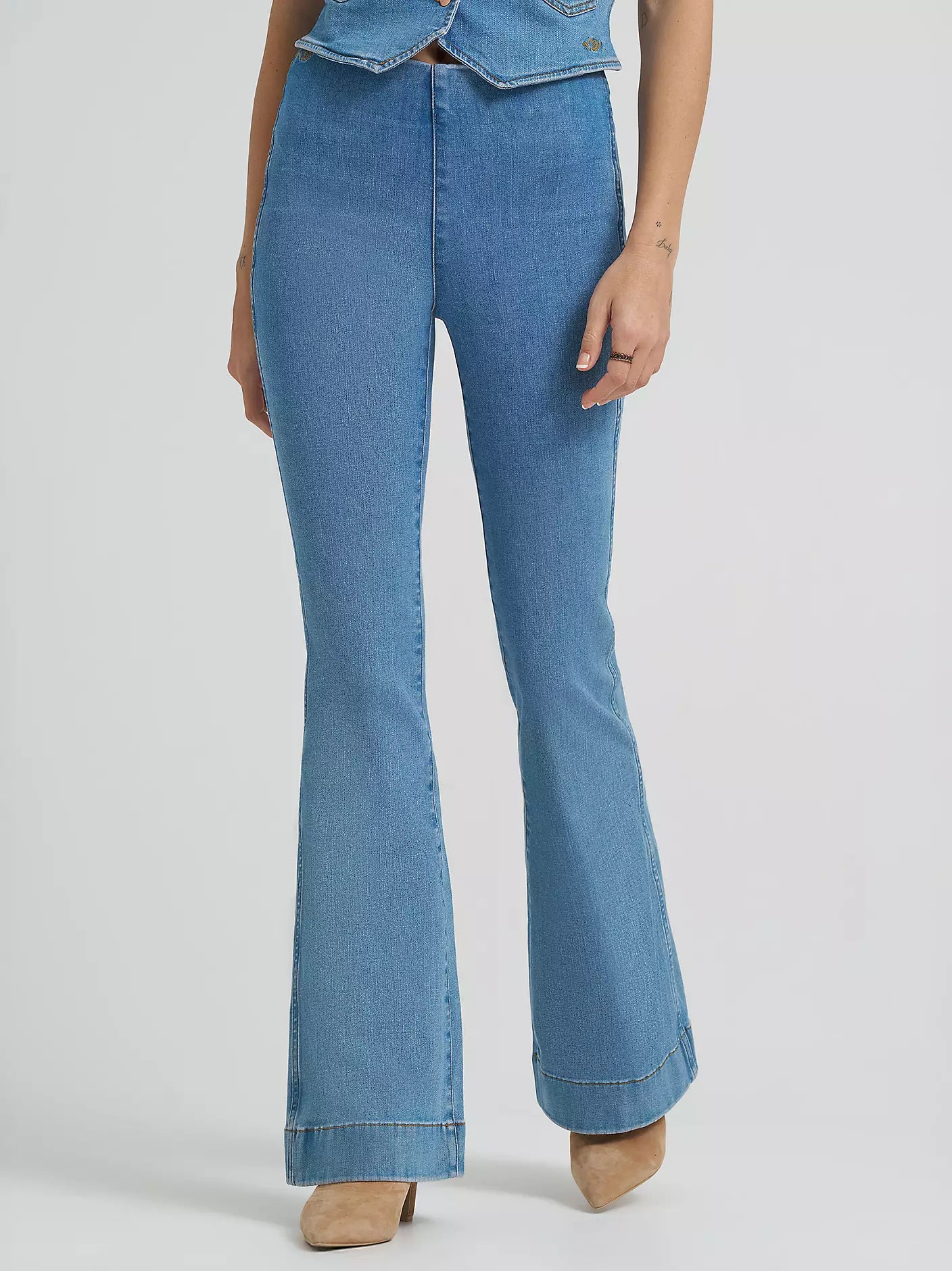 Lainey Wilson x Wrangler Novelty Pull On Flare