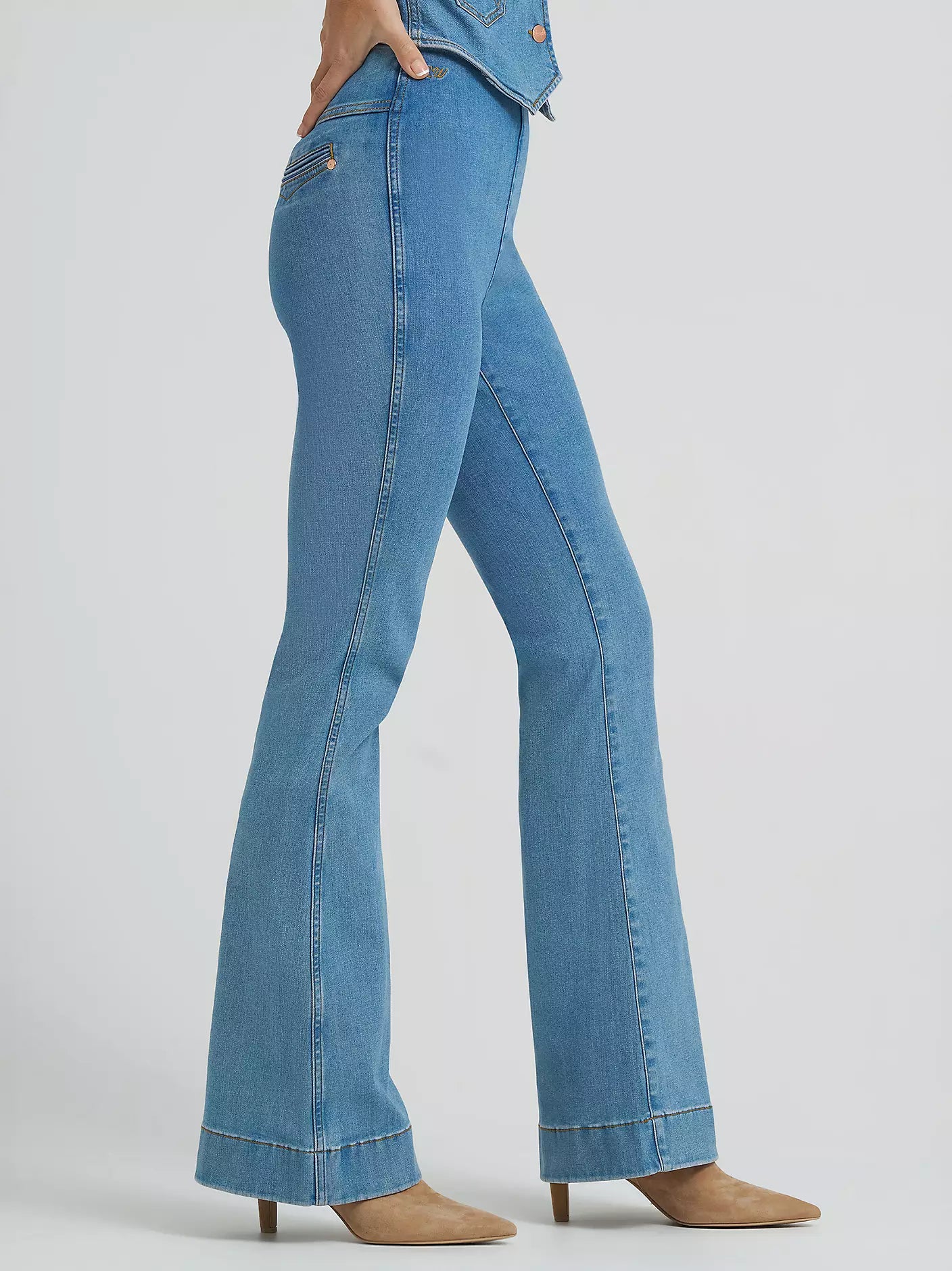 Lainey Wilson x Wrangler Novelty Pull On Flare