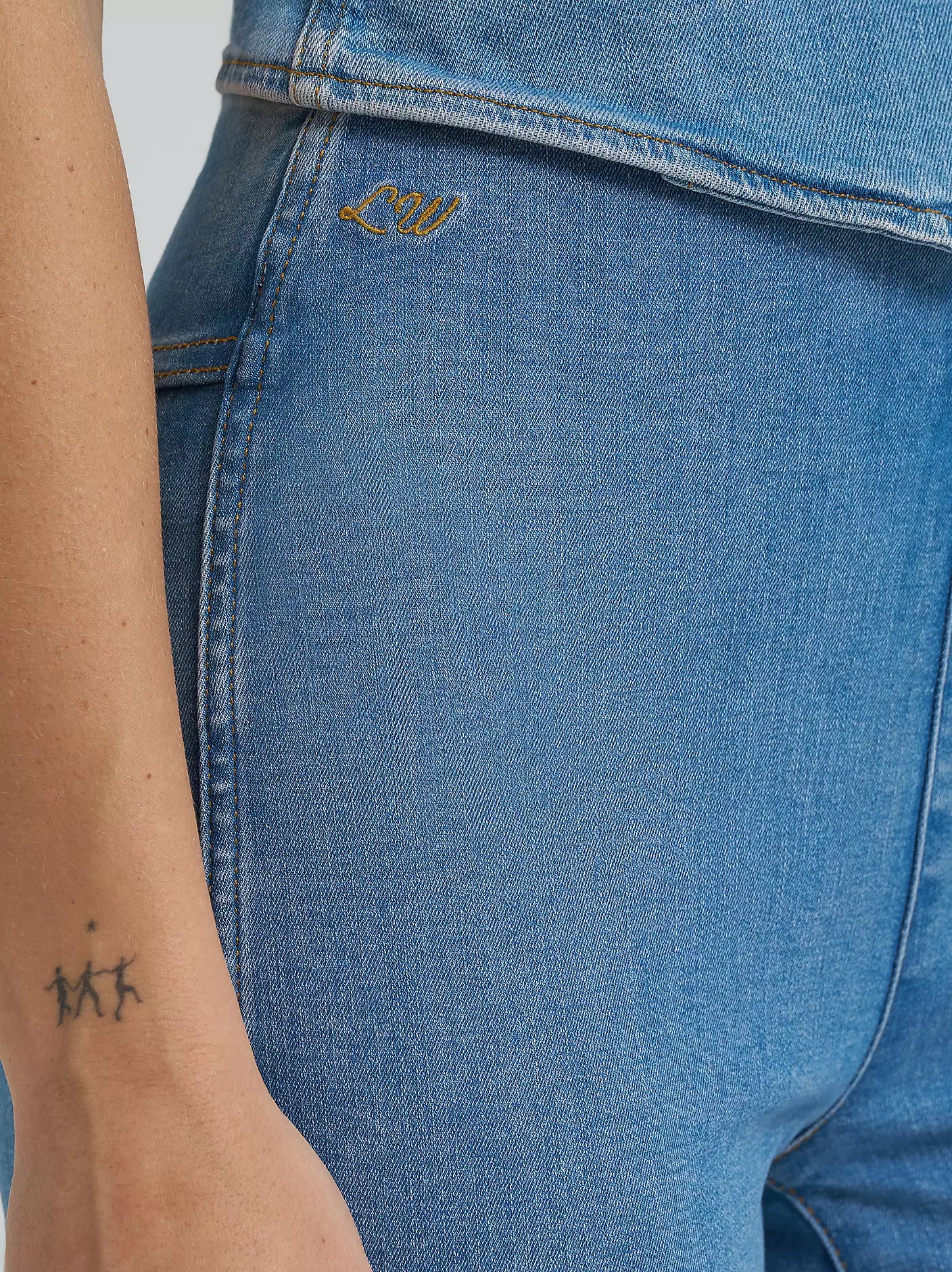 Lainey Wilson x Wrangler Novelty Pull On Flare