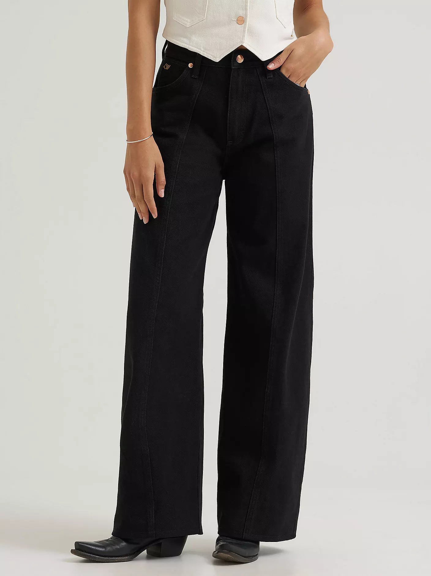 Lainey Wilson x Wrangler Tour Barrel Jean