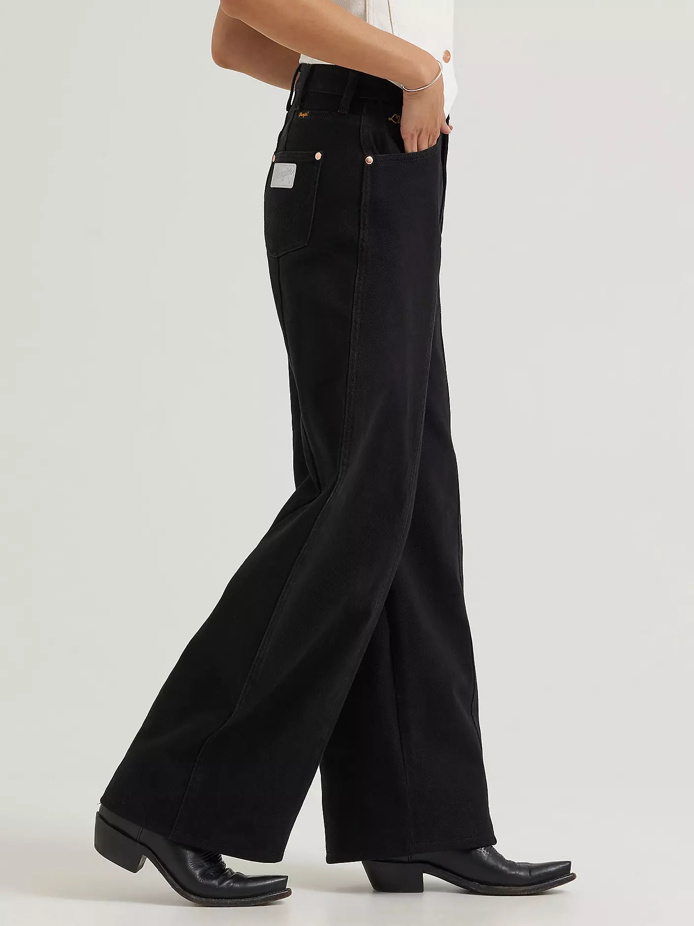 Lainey Wilson x Wrangler Tour Barrel Jean
