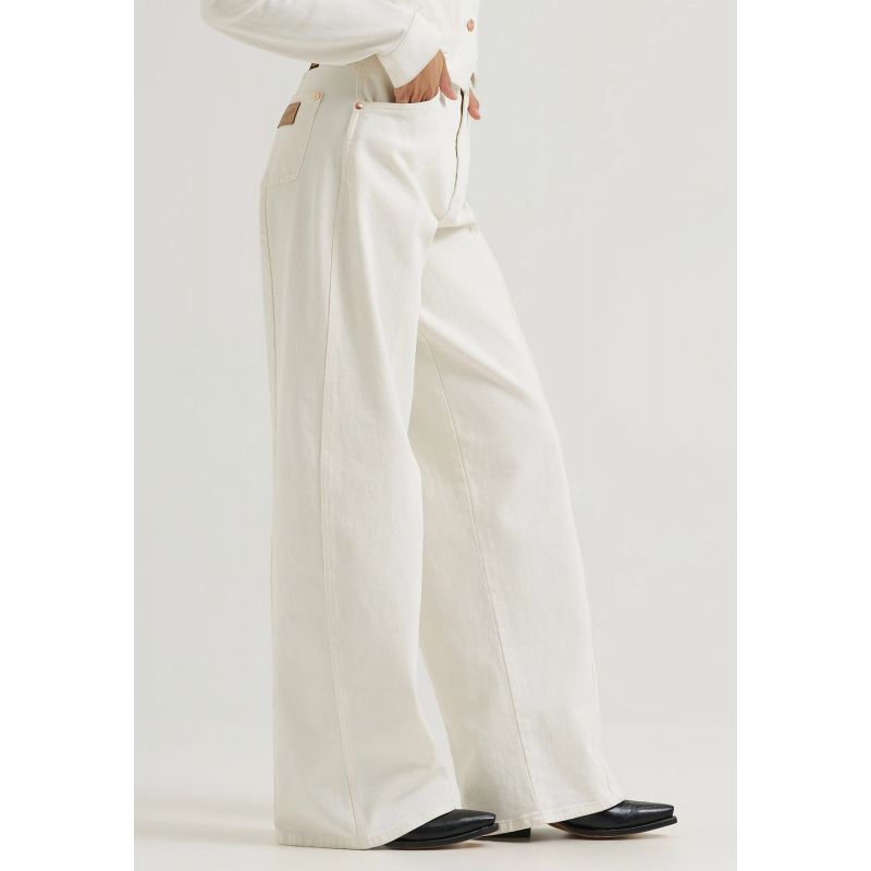 Lainey Wilson x Wrangler Tour Barrel Jean